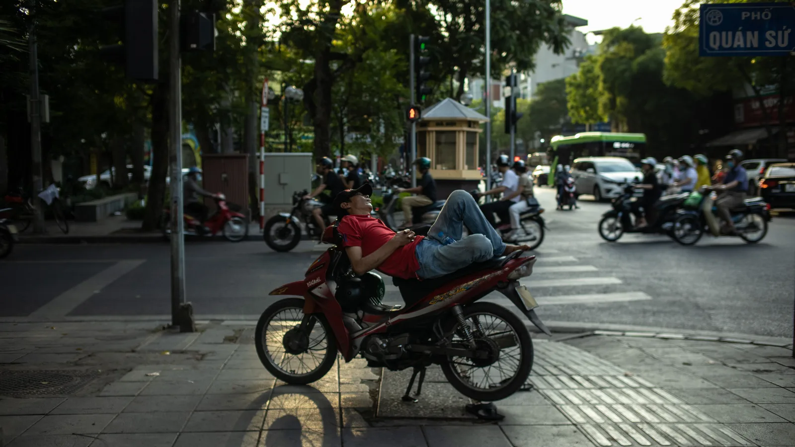 họp đúng việc không đúng người